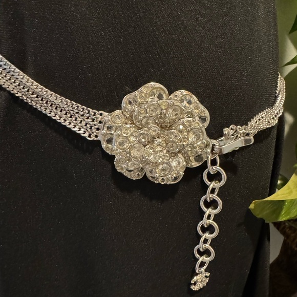 Authentic Chanel belt crystal rhinestone flower - Picture 11 of 13